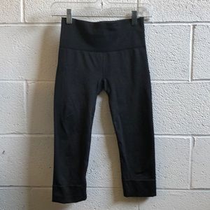 lululemon athletica Pants - Lululemon gray crop leggings sz 4 60693 lululemon athletica Pants - Lululemon gray crop leggings sz 4 60693
